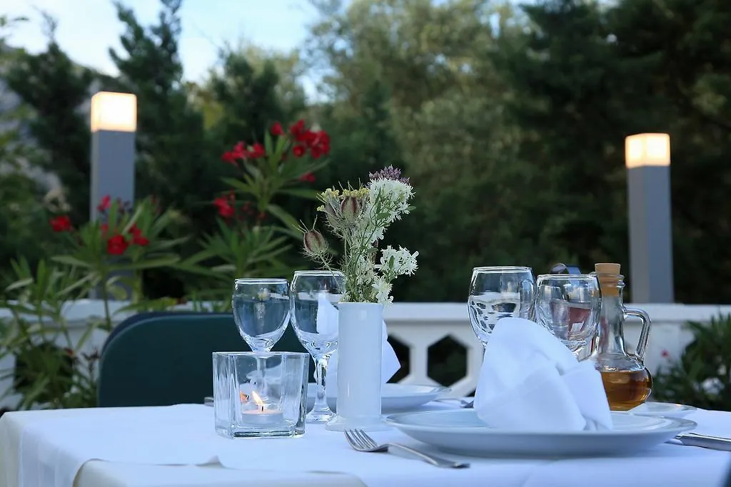 Hotel Rajna Starigrad Paklenica 2*,