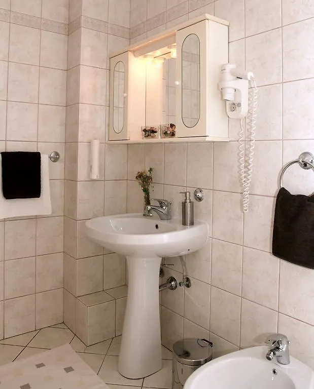 Hotel Rajna Стариград-Пакленица